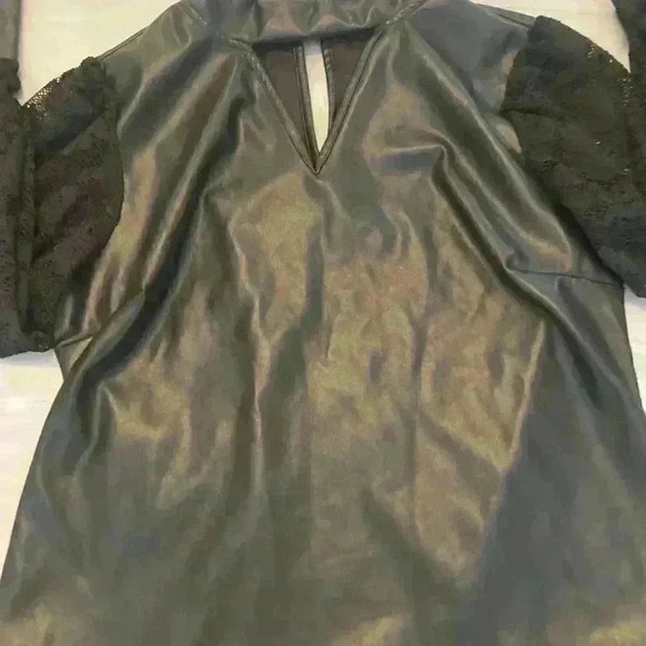 Faux Leather top with  Lace Sleeves Gorgeous Size Med - Picture 4 of 9